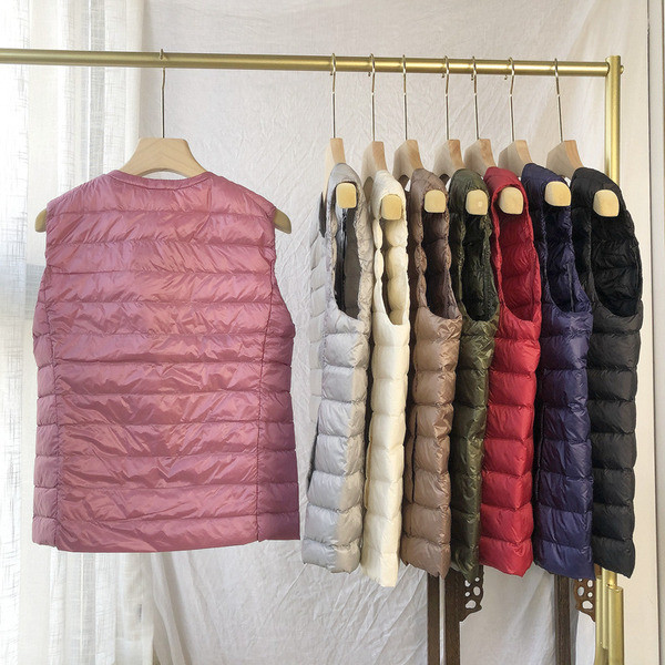 Naiste vabaaja vest ümara kaelusega ja lukuga