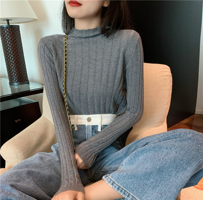 Stilingas moteriškas megztinis ilgomis rankovėmis prigludęs modelis