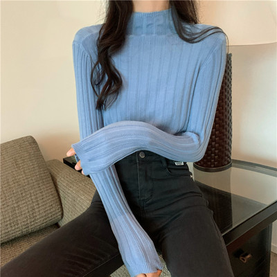 Stilingas moteriškas megztinis ilgomis rankovėmis prigludęs modelis