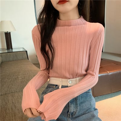 Stilingas moteriškas megztinis ilgomis rankovėmis prigludęs modelis