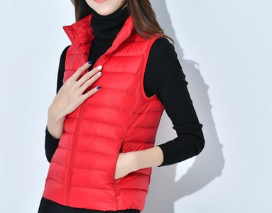 Mitmes värvitoonis vabaaja naiste vest kapuutsi ja lukuga