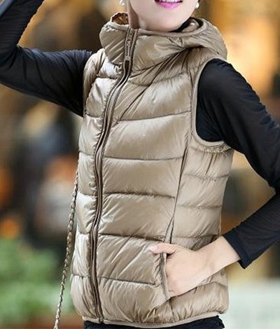 Mitmes värvitoonis vabaaja naiste vest kapuutsi ja lukuga