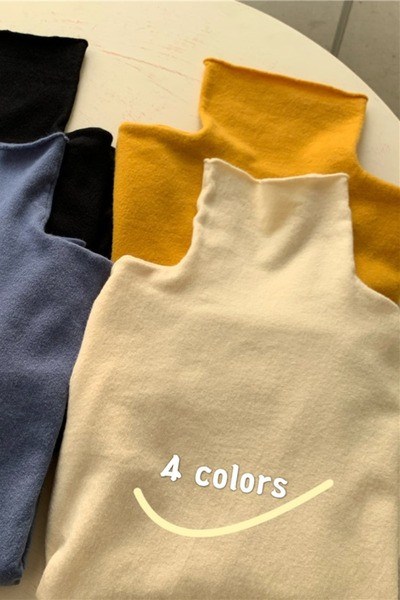 Naiste vabaaja kampsuniga varustatud kõrge kraega mudel