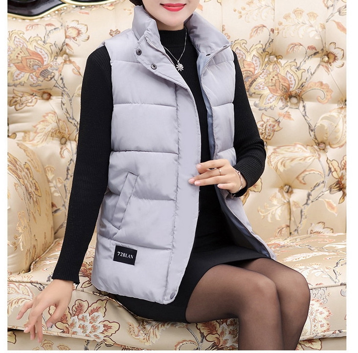 Mitmes värvitoonis lukuga ja taskutega naiste vabaajavest