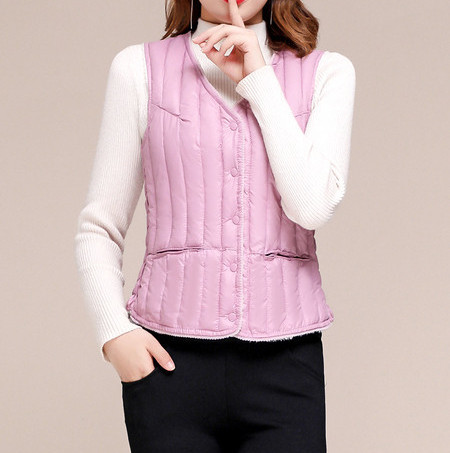 Moteriška laisvalaikio liemenė su špicine iškirpte, kišenėmis ir sagomis