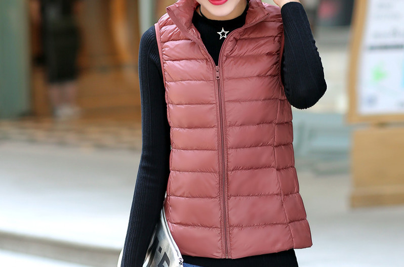 Lagani ženski prsluk s patentnim zatvaračem kratki model