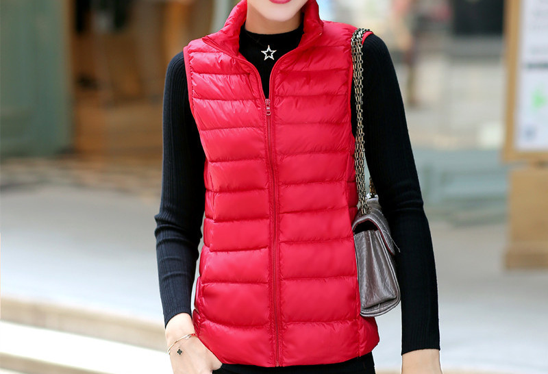 Lagani ženski prsluk s patentnim zatvaračem kratki model