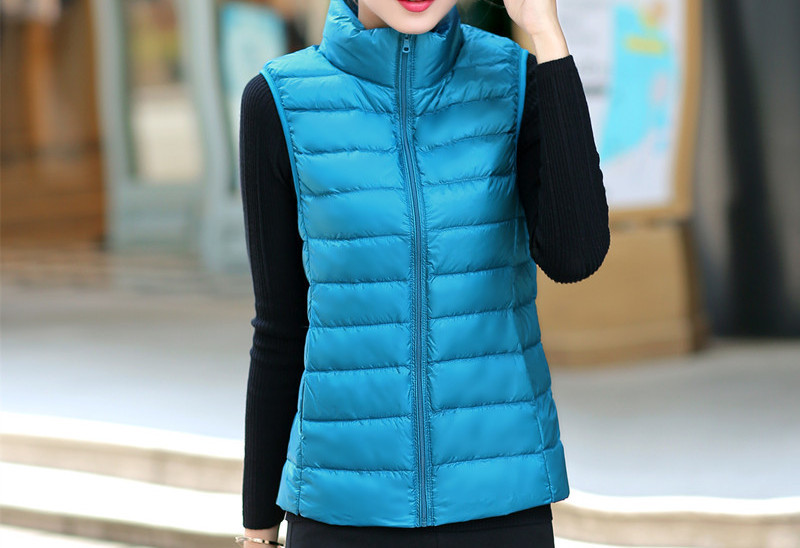 Lagani ženski prsluk s patentnim zatvaračem kratki model