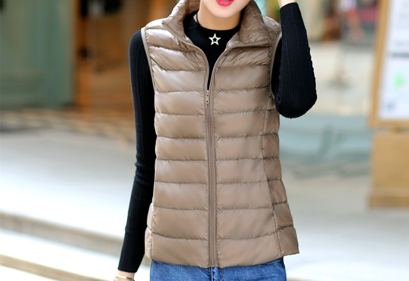 Lagani ženski prsluk s patentnim zatvaračem kratki model