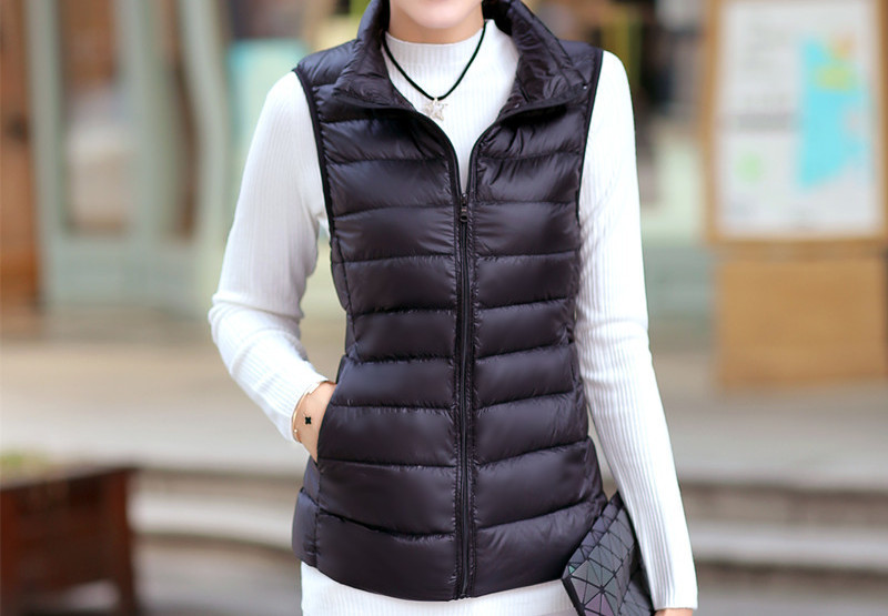 Lagani ženski prsluk s patentnim zatvaračem kratki model