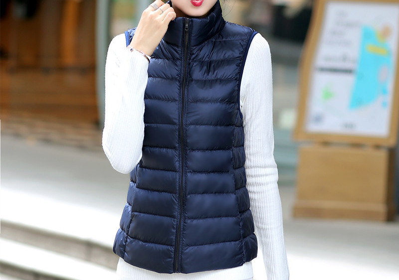 Lagani ženski prsluk s patentnim zatvaračem kratki model