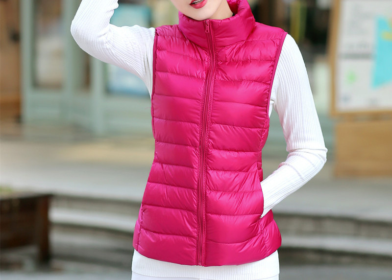 Lagani ženski prsluk s patentnim zatvaračem kratki model