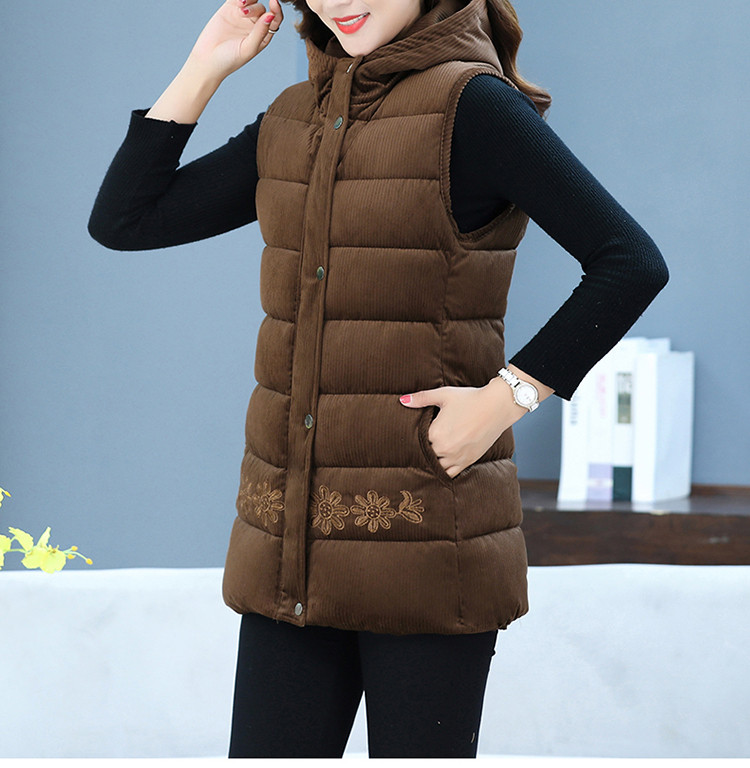 Moteriška velvetinė liemenė su siuvinėjimu ir gobtuvu