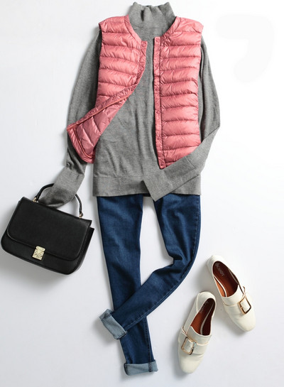 Naiste vabaaja vest ovaalse kaelusega ja mitmes värvitoonis nööpidega