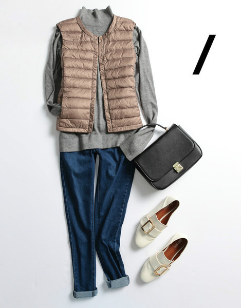 Naiste vabaaja vest ovaalse kaelusega ja mitmes värvitoonis nööpidega