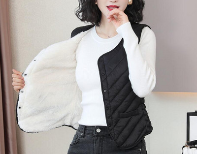 Šiuolaikinė moteriška liemenė su minkštu pamušalu ir apvalia iškirpte