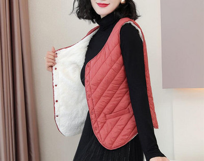 Šiuolaikinė moteriška liemenė su minkštu pamušalu ir apvalia iškirpte