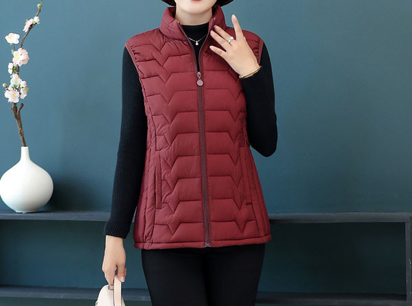 Kõrge kraega vabaaja naistevest suurusega kuni 6XL