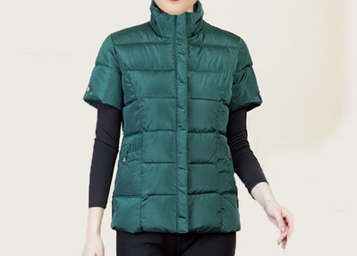 Uue mudeli kõrge krae ja tikandiga naistevest