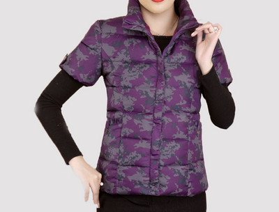 Uue mudeli kõrge krae ja tikandiga naistevest