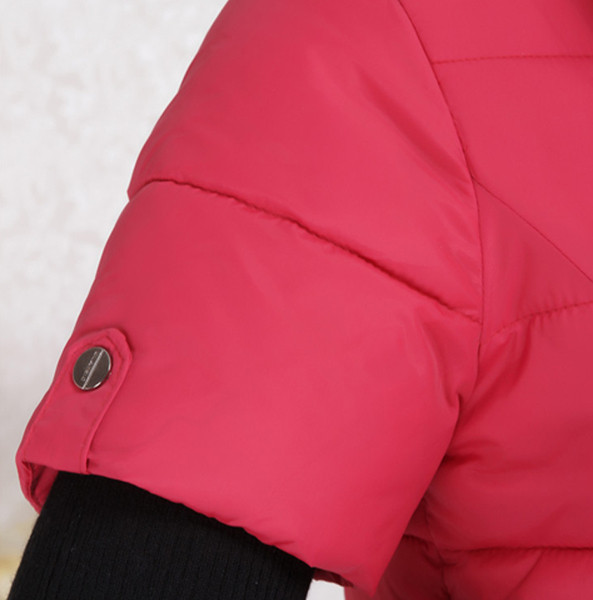 Uue mudeli kõrge krae ja tikandiga naistevest