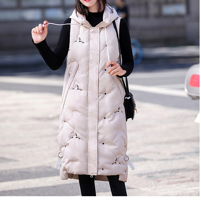 Naiste pikk tikandi ja kapuutsiga vest