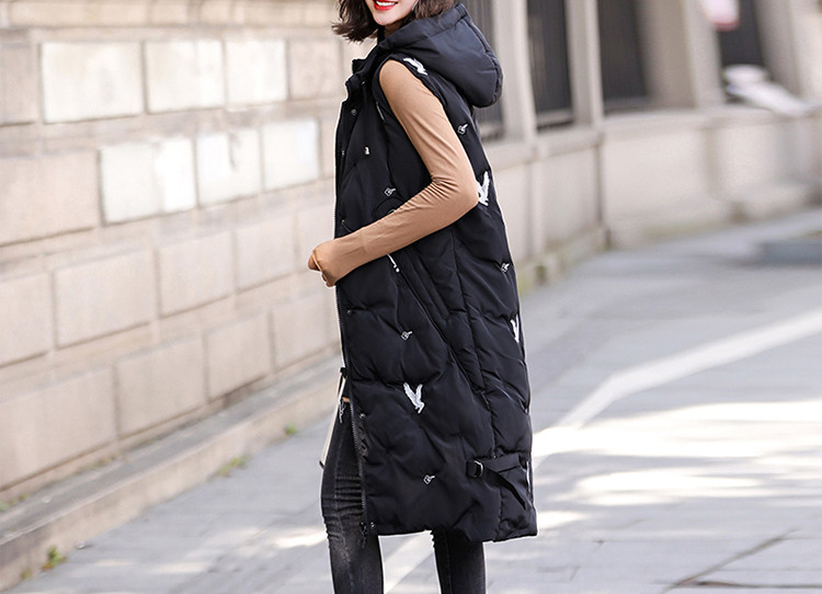 Naiste pikk tikandi ja kapuutsiga vest