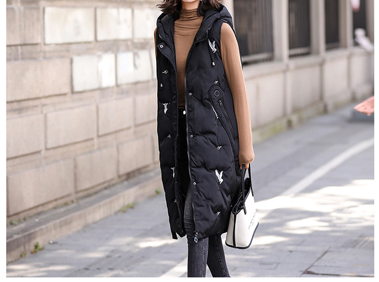 Naiste pikk tikandi ja kapuutsiga vest