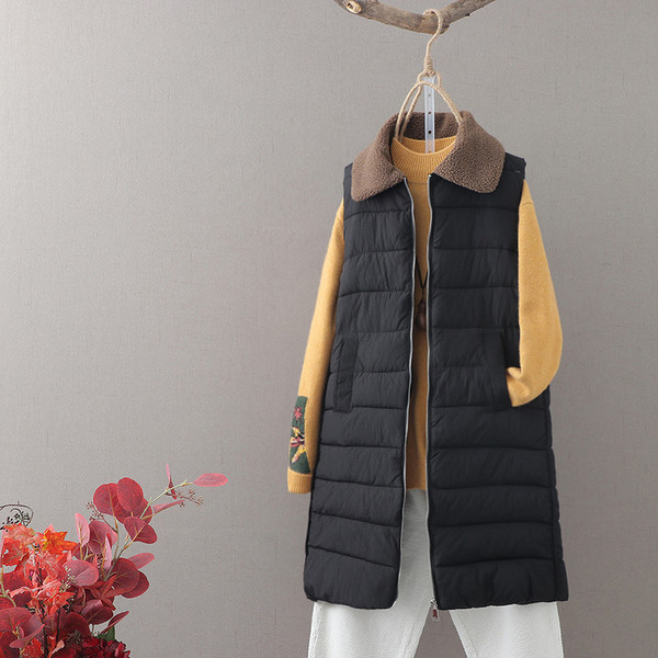 Naiste pikk vest klassikalise krae ja lukuga