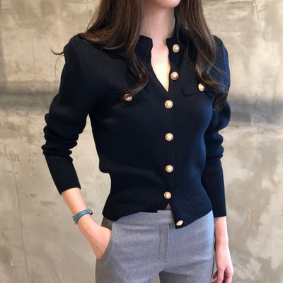 Stiilne naiste kardiganiga liibuv mudel ovaalse kaelusega