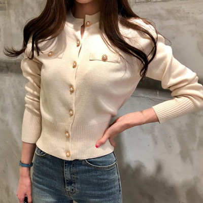 Stiilne naiste kardiganiga liibuv mudel ovaalse kaelusega