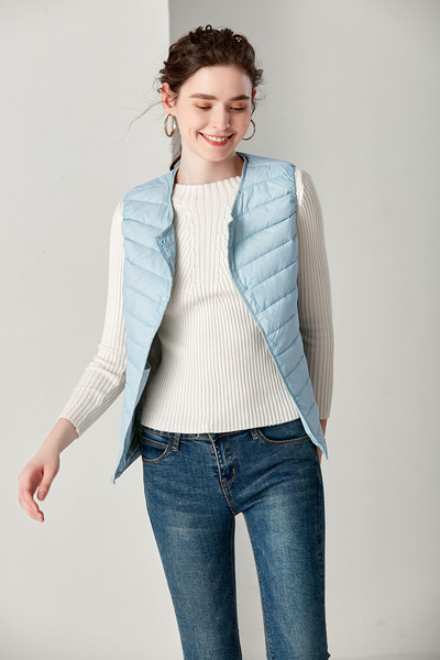 Laste vabaaja vest ovaalse dekoltee ja nööpidega