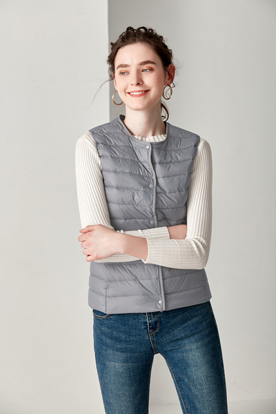 Laste vabaaja vest ovaalse dekoltee ja nööpidega