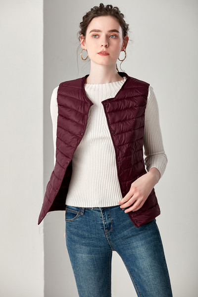 Laste vabaaja vest ovaalse dekoltee ja nööpidega