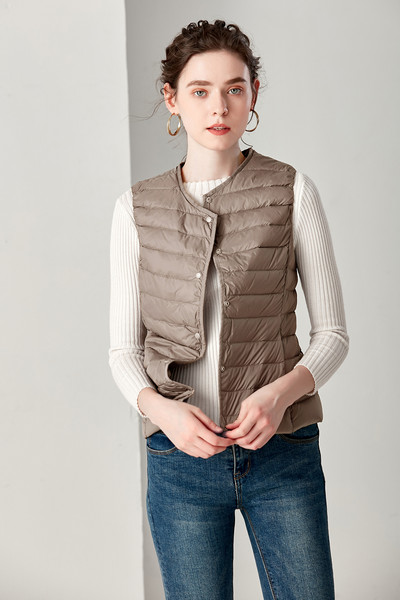 Laste vabaaja vest ovaalse dekoltee ja nööpidega