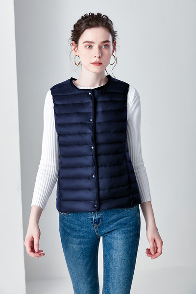 Laste vabaaja vest ovaalse dekoltee ja nööpidega