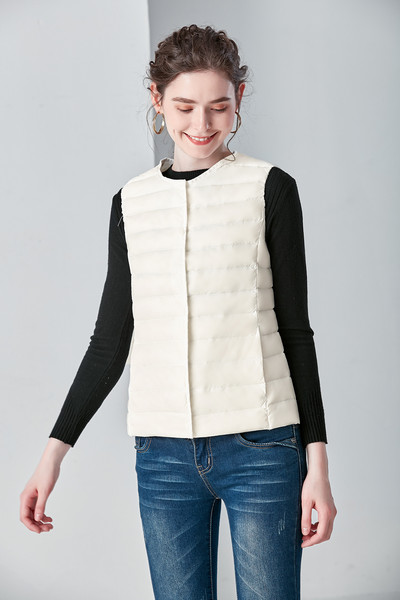 Laste vabaaja vest ovaalse dekoltee ja nööpidega