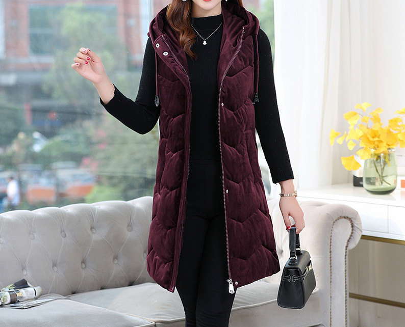 Ilga moteriška aksominė liemenė su gobtuvu