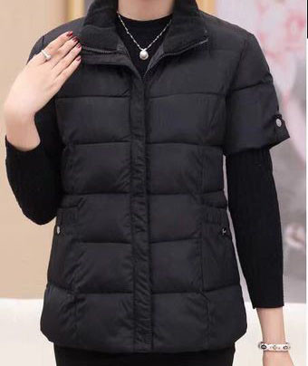 Naiste vabaaja vest tikandi ja lukuga