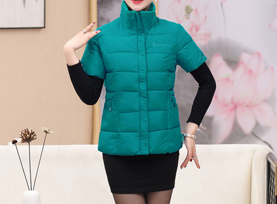 Naiste vabaaja vest tikandi ja lukuga