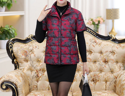 Naiste vabaaja vest tikandi ja lukuga