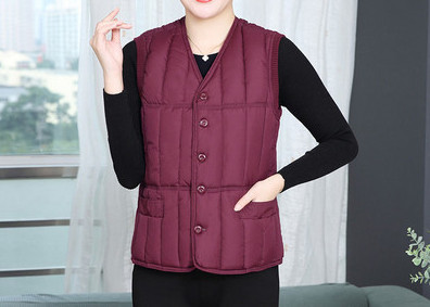 Naiste vabaaja vest nööpide ja spitsikaelusega