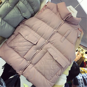 Taskute ja polokaelusega naiste igapäevavesti uus mudel