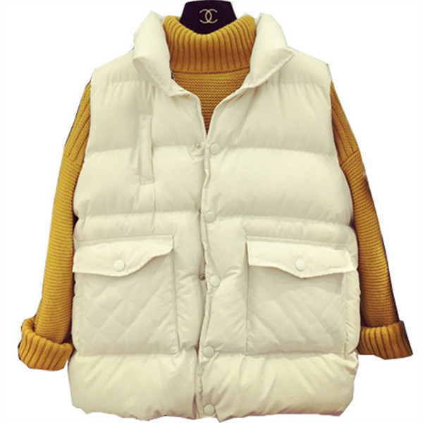 Taskute ja polokaelusega naiste igapäevavesti uus mudel