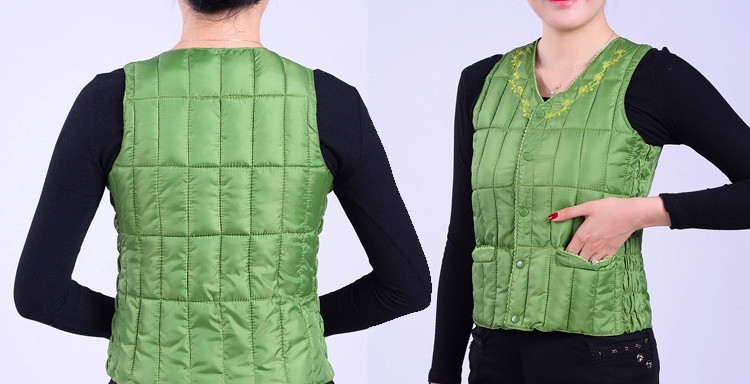 Moteriška laisvalaikio liemenė su špicine iškirpte ir įvairių spalvų kišenėmis