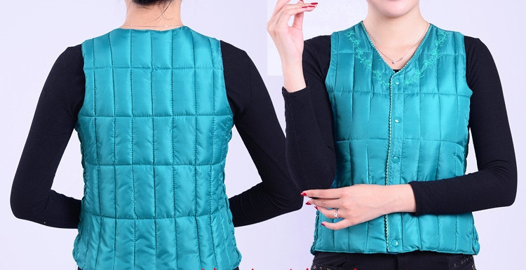 Moteriška laisvalaikio liemenė su špicine iškirpte ir įvairių spalvų kišenėmis