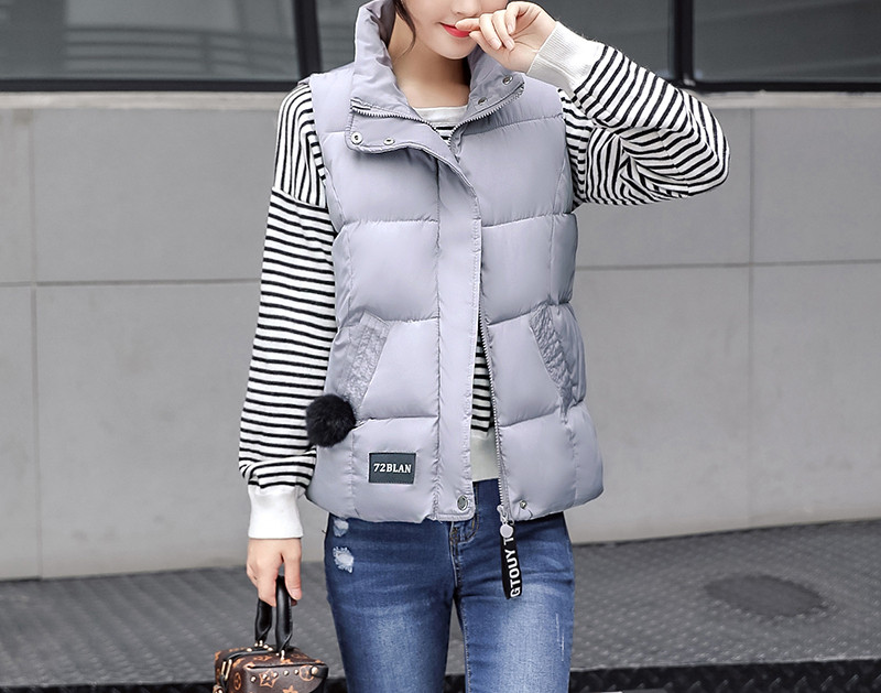 Kratki ženski prsluk s patentnim zatvaračem i visokim ovratnikom