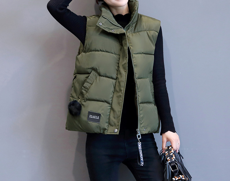 Kratki ženski prsluk s patentnim zatvaračem i visokim ovratnikom