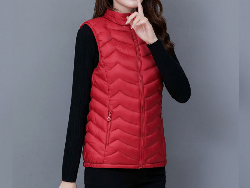 Naiste sportlik vabaaja vest luku ja kõrge kraega