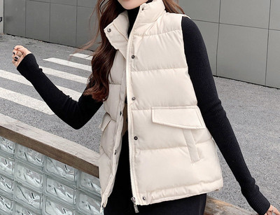 Naiste vabaajavest kõrge krae, taskute ja nööpidega